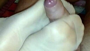 Ev yapımı ayak mastürbasyonu naylon çorap çorap çorap parmaklarıyla yoğun aksiyon