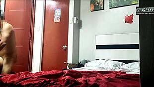 Mi primera vez con otro hombre se la di sin condon hasta me lleno de leche las nalgas