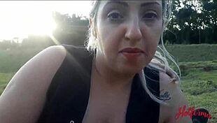 gostosa fodendo mesmo com pessoas passeando ali