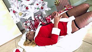 Nina Rivera Pleases Don Whoe With Deepthroat On Christmas