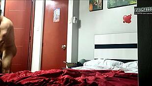 Mi primera vez con otro hombre se la di sin condon hasta me lleno de leche las nalgas