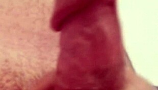 a gay arab guy performs on cam for viewers