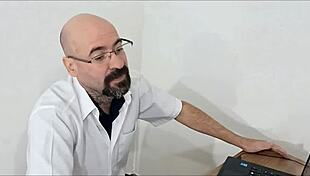 i take my wife to the gynecologist to show off her shaved pussy