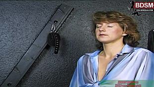 Deutsche sklavin und eine bdsm domina bei lesben fetisch sex