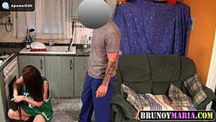 كاميرا مخفية تلتقط سيدة ساخنة مع سباك في المنزل