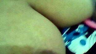 Big Tits Sri Lankan Babe Shows Off Boobs