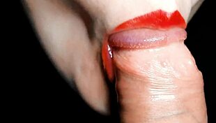 所以，我刚在闲逛，像专业人士一样吸鸡巴，然后嘴里射精，你懂吗？