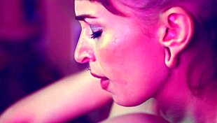 sentando gostoso em uma mortadela gigante, stretching my pussy with large sausage - bia romanxxx