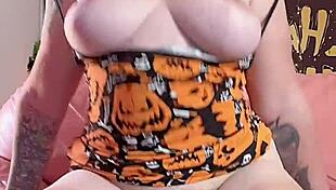 Les big beautiful woman fucking on bad dragon dildo to orgasm