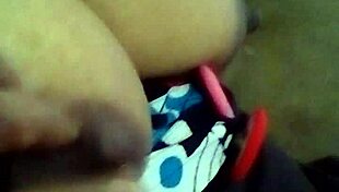 Big Tits Sri Lankan Babe Shows Off Boobs