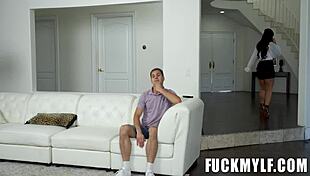 Hey, payton preslee entertains the house guest tony sting with her big ass 😏