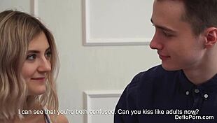 nimfomană inocentă își întinde pizda strânsă și își pierde virginitatea în scenă sălbatică de deflorare, wow!