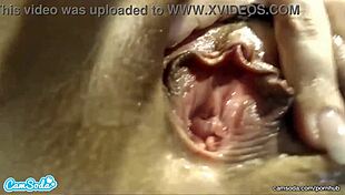 아드리아나 체치크가 뜨거운 액션 씬에서 야생으로 스퀴트해