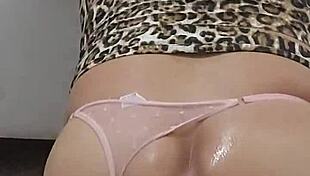 gemendo na pica fudendo de quatro gay curte alargarco cuzinho?