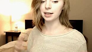 Lillexie Intensely Masturbates On Webcam Show