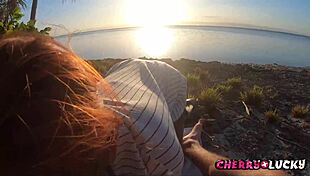 Making a perfect blowjob on the beach 😍