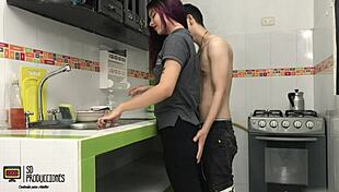 que gran coño de mi hermanastra me encanta follarla en la cocina