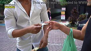 acabou fodendo o vendedor na rua?