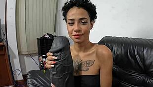 larinha petite 18+ derrière les scènes du shooting de la mansion de Ted