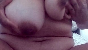 big pussy milf uses toys and dildo for horny fucking 😈