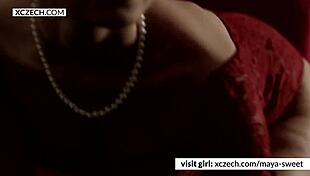 Look at this naked teen's beautiful pussy!