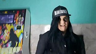 começou no strip tease e terminou com uma gozada nos olhos