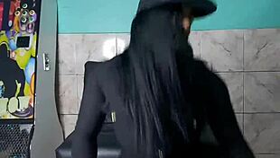 começou no strip tease e terminou com uma gozada nos olhos