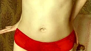 shaved pussy stripdance and masturbation!