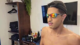 mamando a pica do segurança parte 2 😏