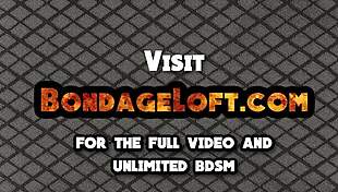 Submissa peituda em cinta-liga leva foda anal em threesome pervertido