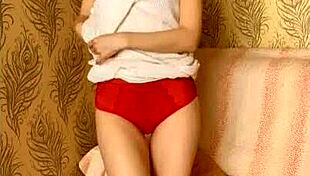 shaved pussy stripdance and masturbation!