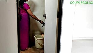 Wow, Caught The Indian Amateur Bhabhi Fingering Her Pussy In Bath!