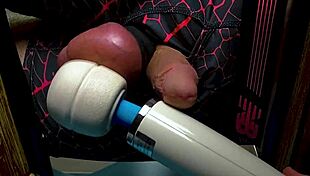 Woman Uses Hitachi Vibrator For Moaning Pleasure