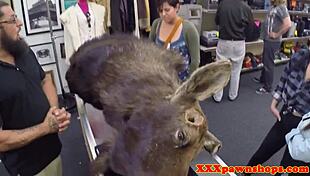 Pawnshop amateurs sucking hard for cash in trio.