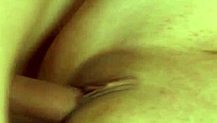 Tínedžerka fúka a ojebáva s intenzívnou vášňou