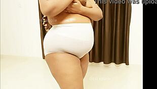 I'm watching this Uttarakhand maid showing off her naked body