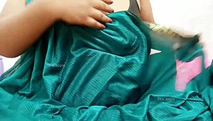 Indian desi aunty with big tits.