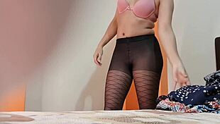 Deje una camara oculta en la habitaci�n de mi hermanastra