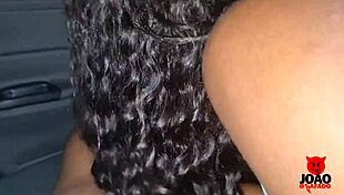 Novinha pretinha sucks and fucks in car