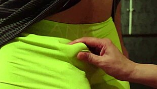 パンツの上からちんちんをもてあそばれ、叩かれながら射精してしまいました！