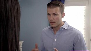 Wow, busty milf nevlastná mama dáva nevlastnému synovi divoké cicí šukanie!