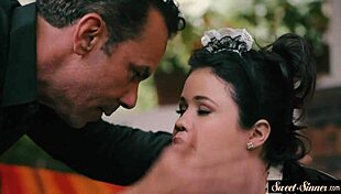 man, this cockriding teen 18+ gets jizzed on pussy outdoors!