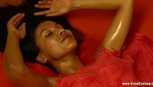 This European blonde loves deep anal and pussy massages 😍