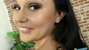 teen ariana marie does tugjob