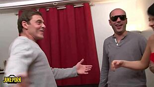 THREESOME with YOUNG BRUNETTE DOUBLE PENETRATION!