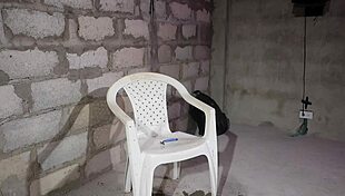 Interactive Muscular Bodybuilder Shaves for Beach Date