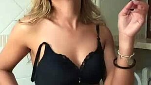 Ayah Tiri Intip Anak Tiri Merokok dan Masturbasi di Kamar Mandi Sampai Orgasme Liar