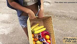 Gila, Ngeentot Gadis Ebony 18+ Diamond Monroe Demi Uang Outdoor!