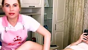 Sugarnadya waxes her legs for a client with a gorgeous and sexy ass