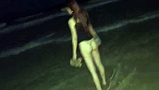 Married fanny exposes her ass without panties in public 😏